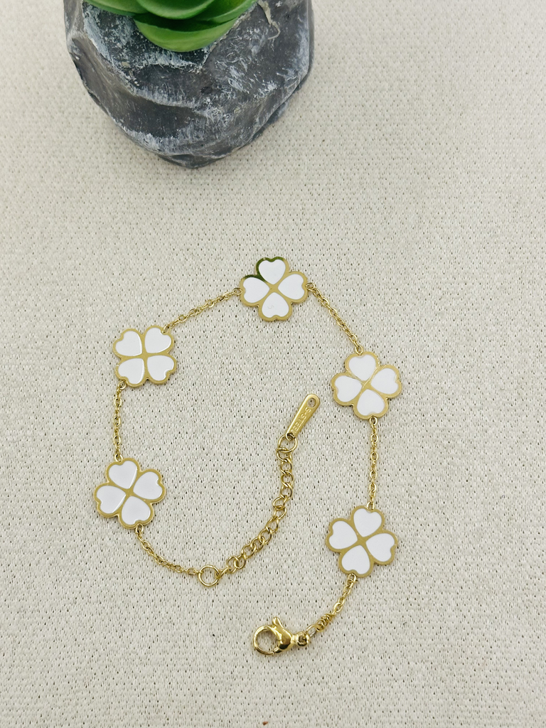 Summer white flower bracelet