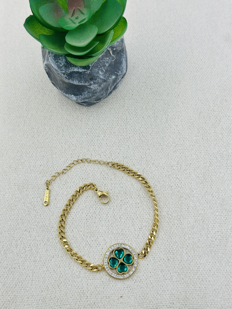 Emerald hearts bracelet
