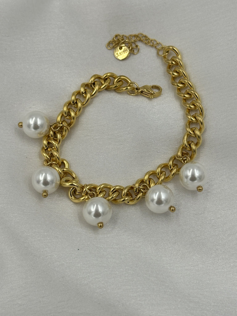 Classic pearl curb chain bracelet