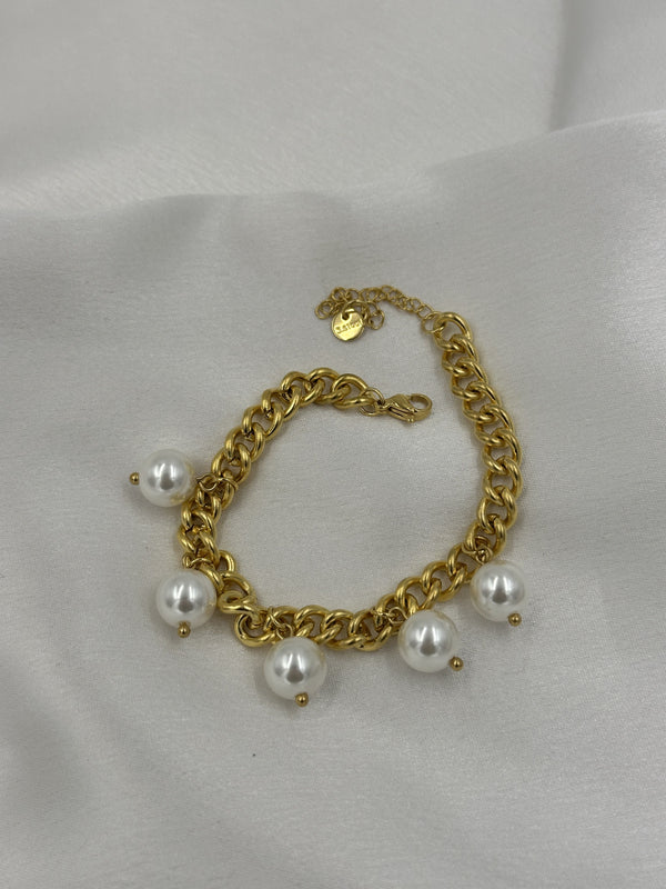 Classic pearl curb chain bracelet