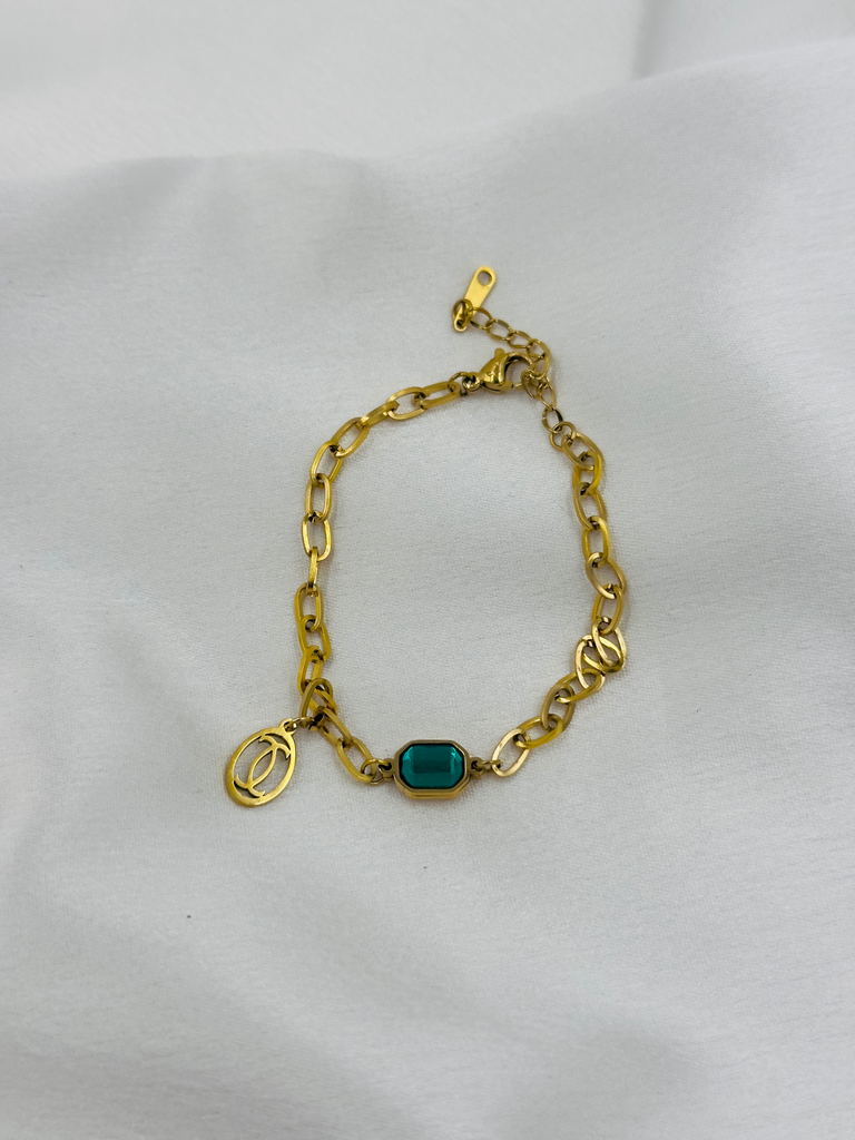 Elegant emerald bracelet