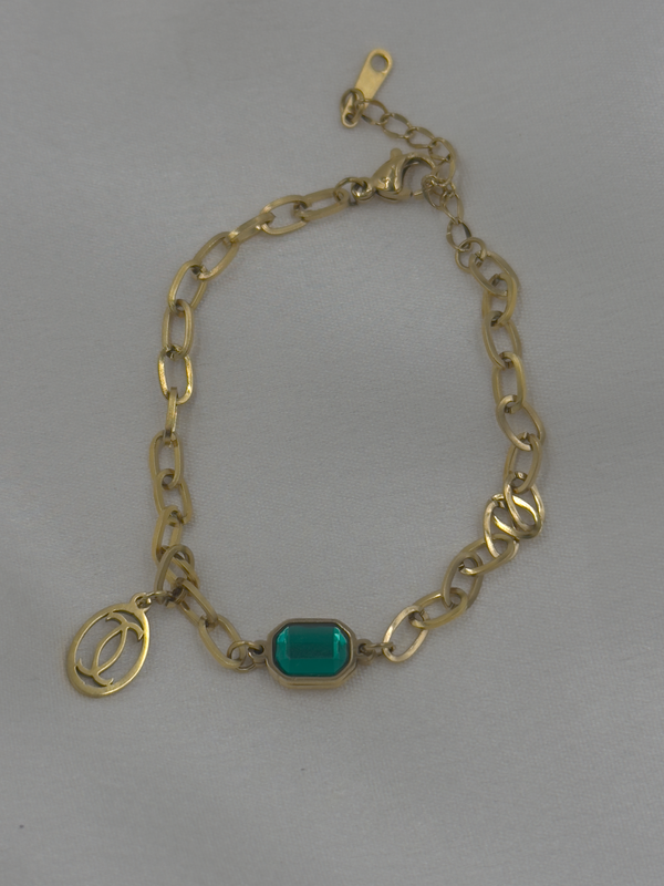 Elegant emerald bracelet