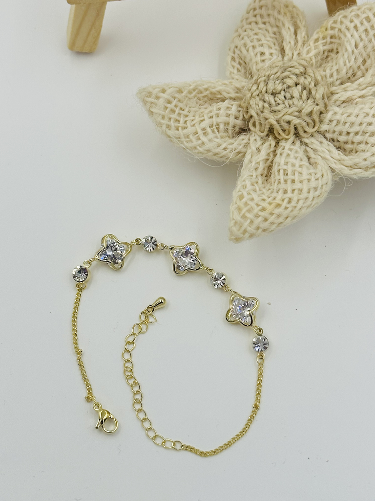 Diamond flower bracelet
