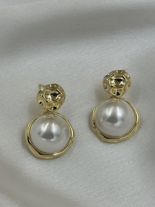 Statement pearl earrings