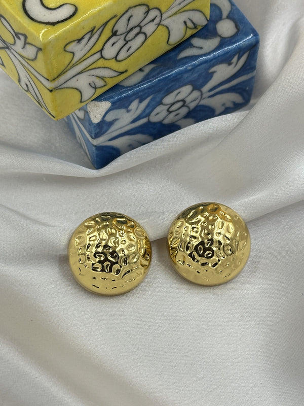 Hammered round earrings