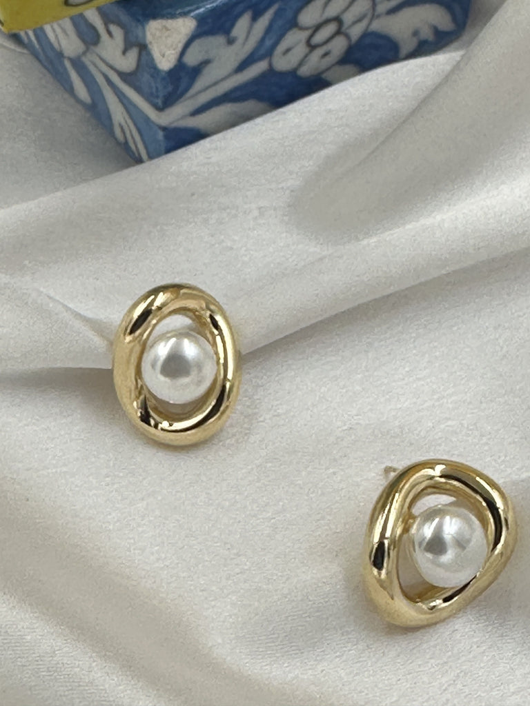 Glitter pearl studs