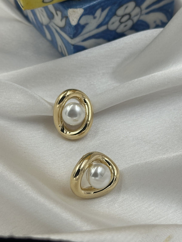 Glitter pearl studs
