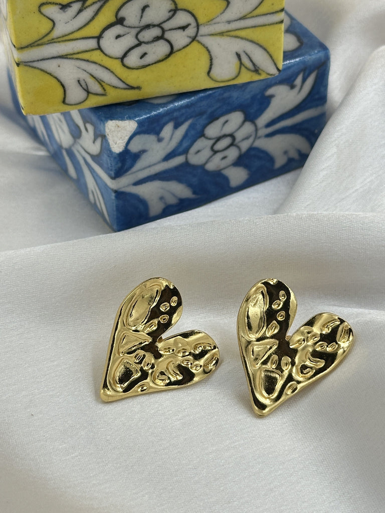 Hammered stylish hearts