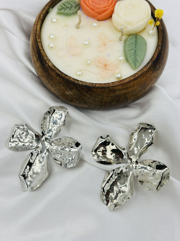 Large flowral silver petals