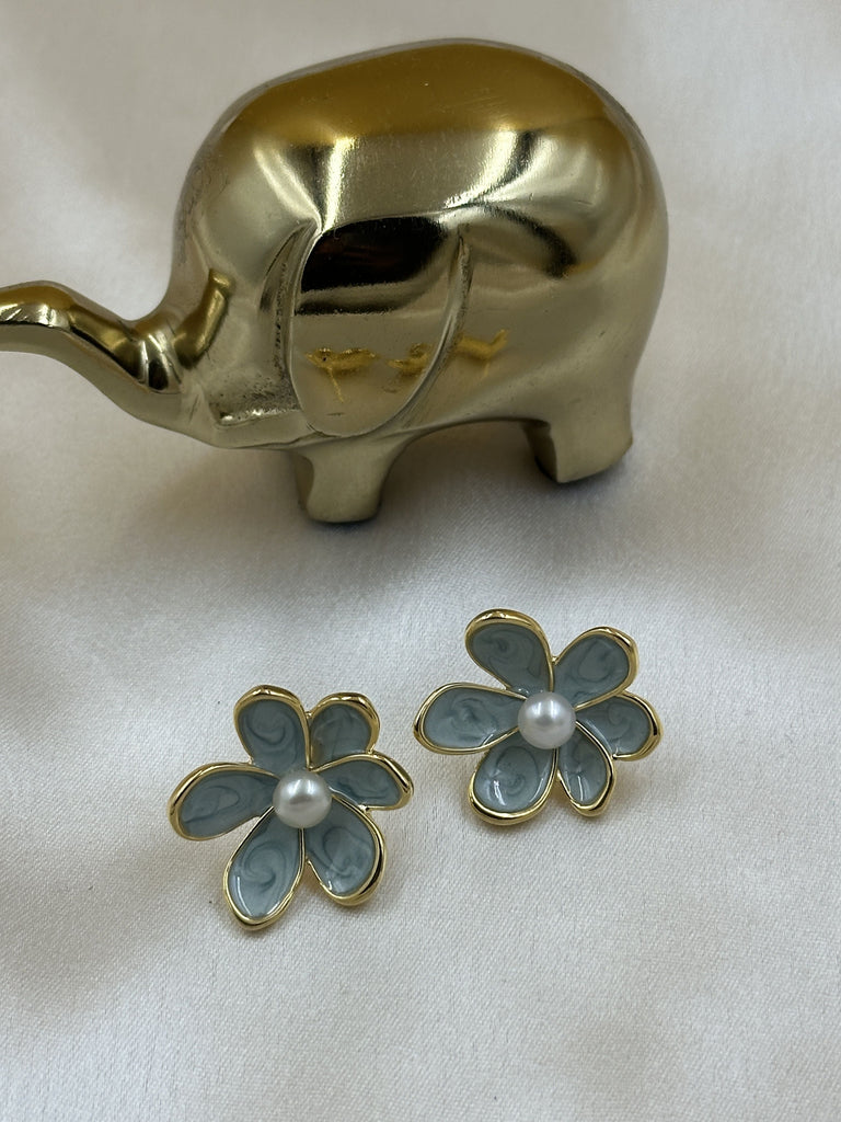 Black golden oval earrings