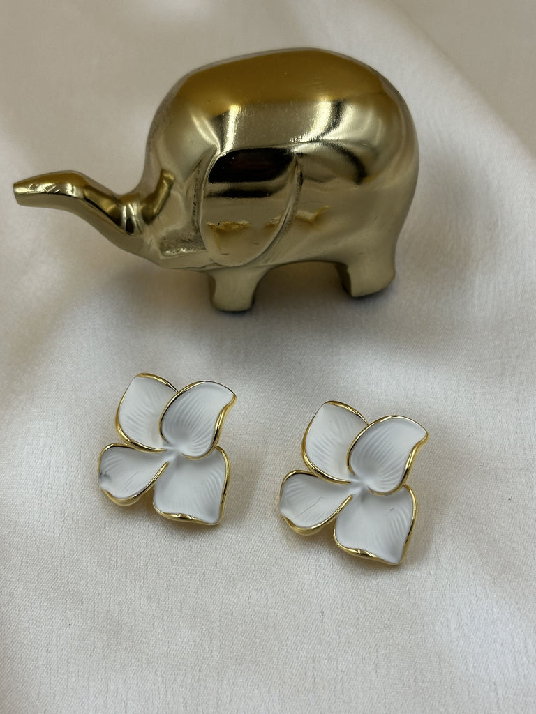 Chunky golden flowral layer earrings