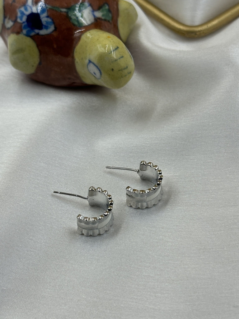 Minimal silver earcuff