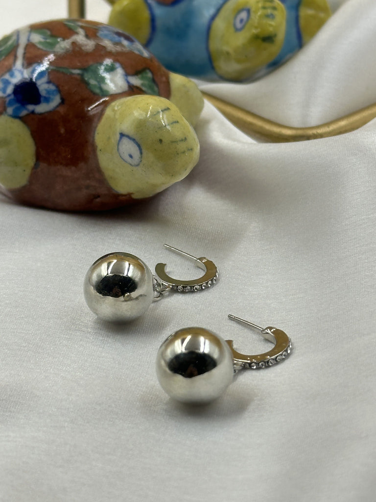 Small ball silver earings