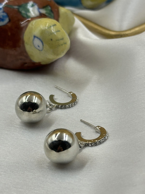 Small ball silver earings