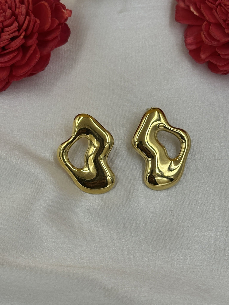 Hollow wavy chunky gold earrings