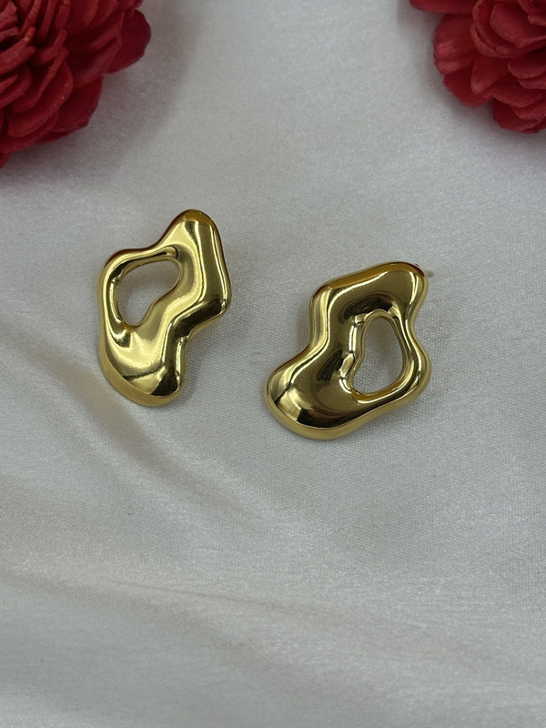 Hollow wavy chunky gold earrings