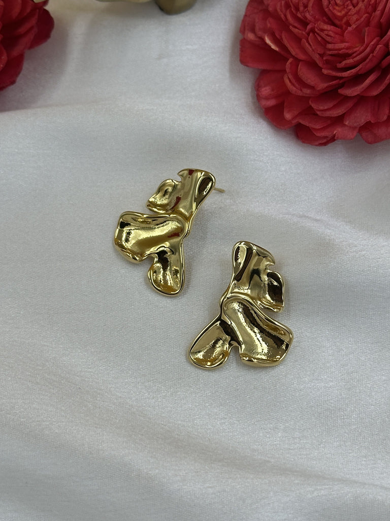Curvy golden earrings