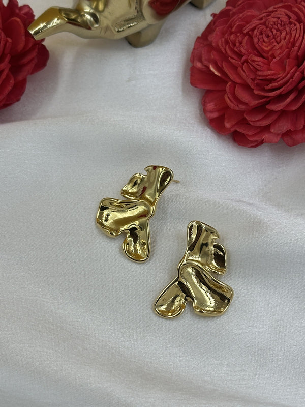 Curvy golden earrings