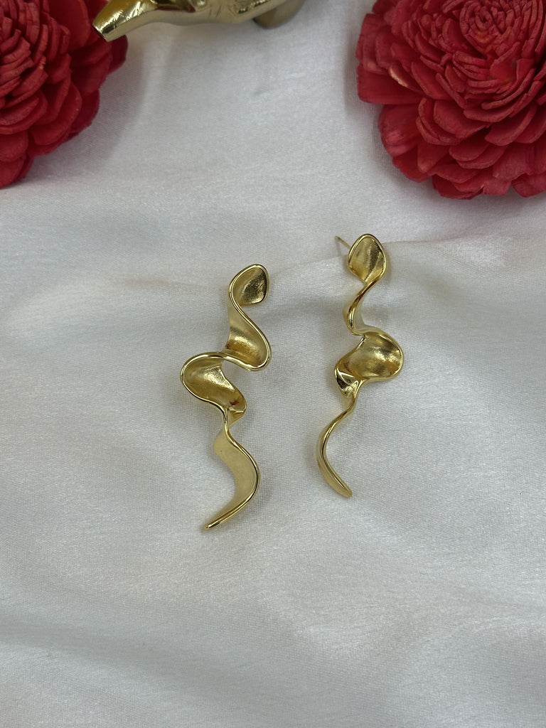 Snaky wavy earrings