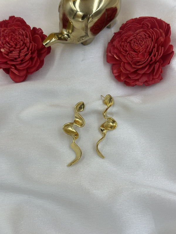Snaky wavy earrings
