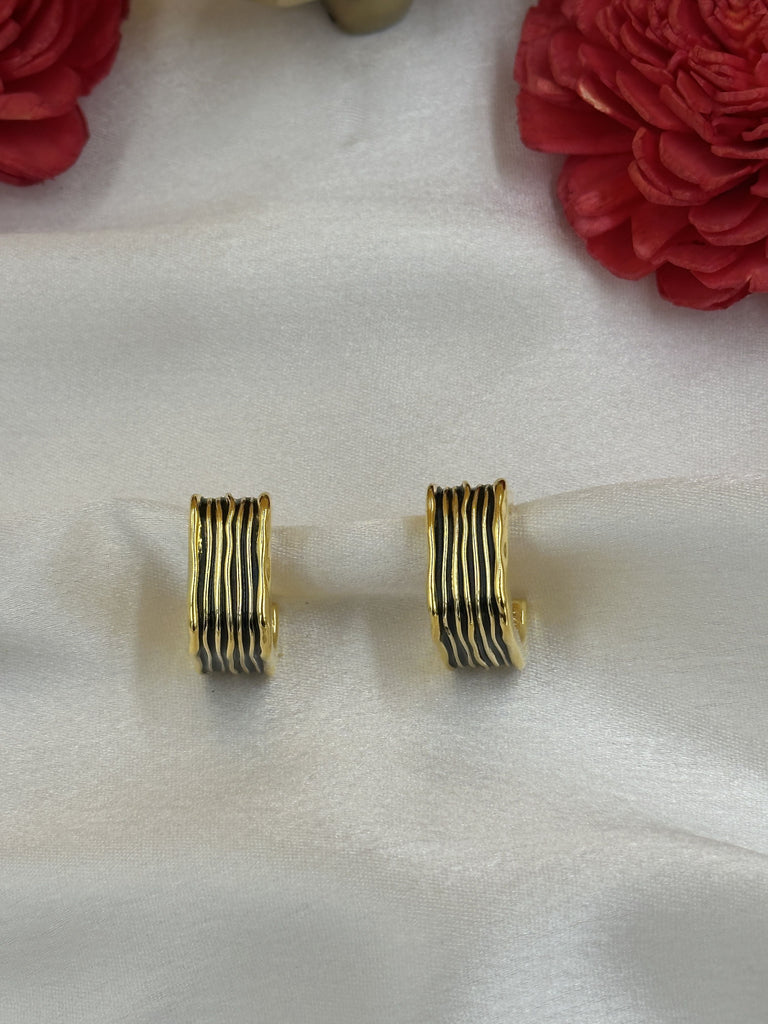 Black lining square earcuffs