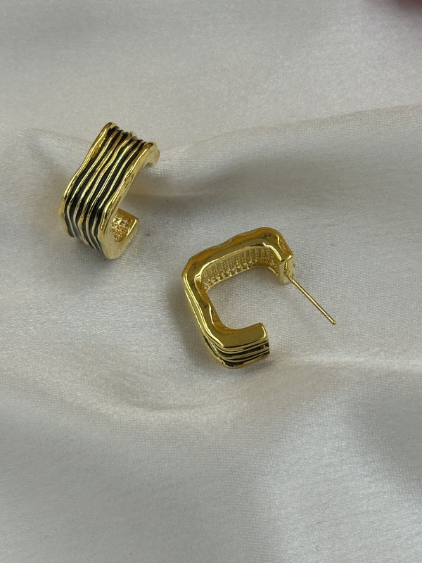 Black lining square earcuffs