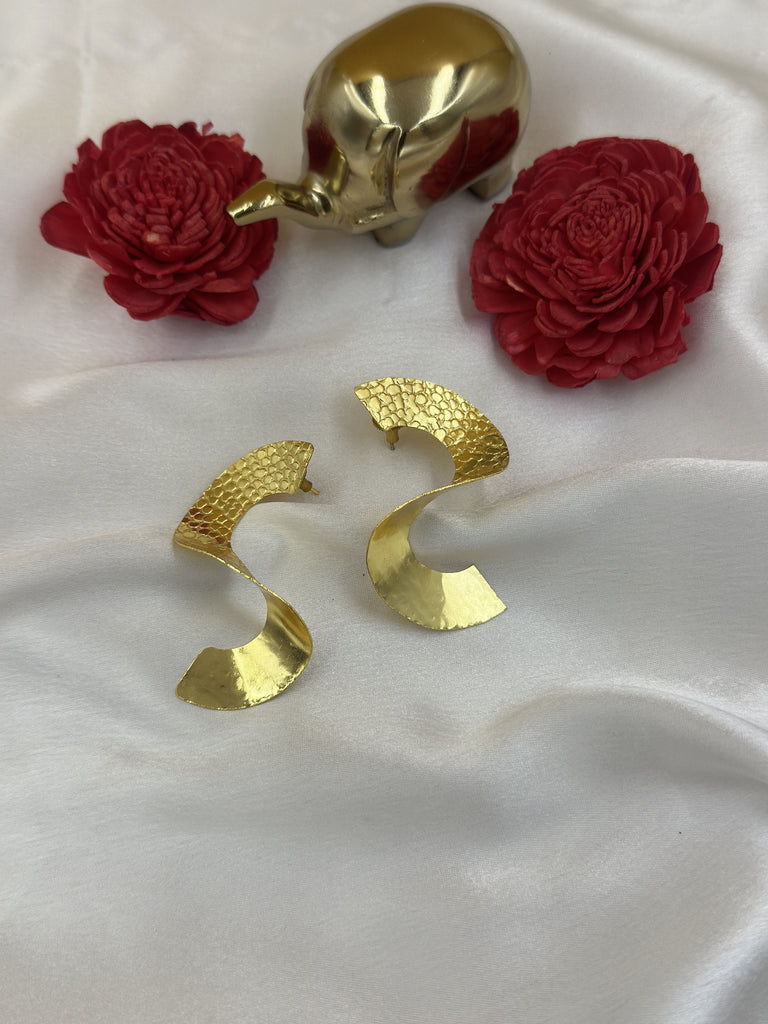 Spiral wavy earrings