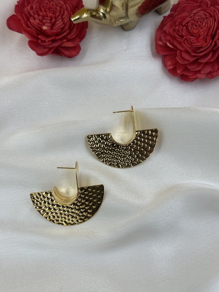 Golden classic earrings