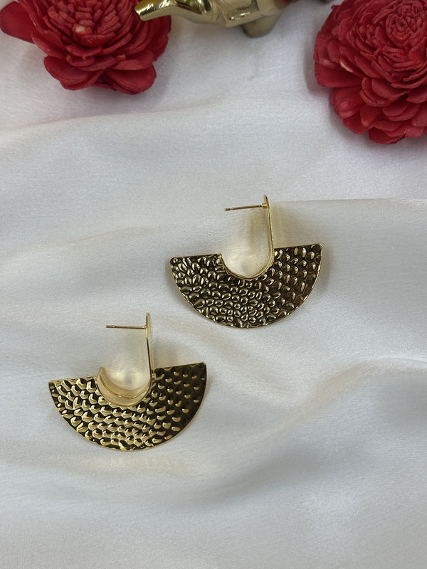 Golden classic earrings
