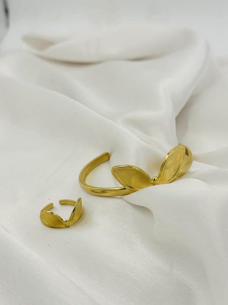 Rabbit handcuff and ring combo