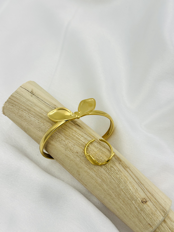 Rabbit handcuff and ring combo