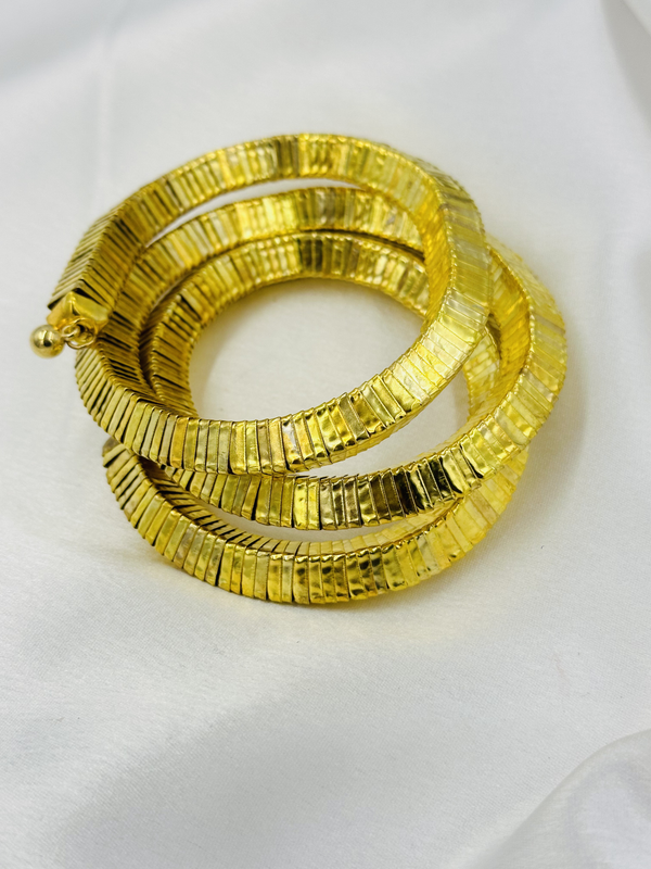 Funky spiral handcuff