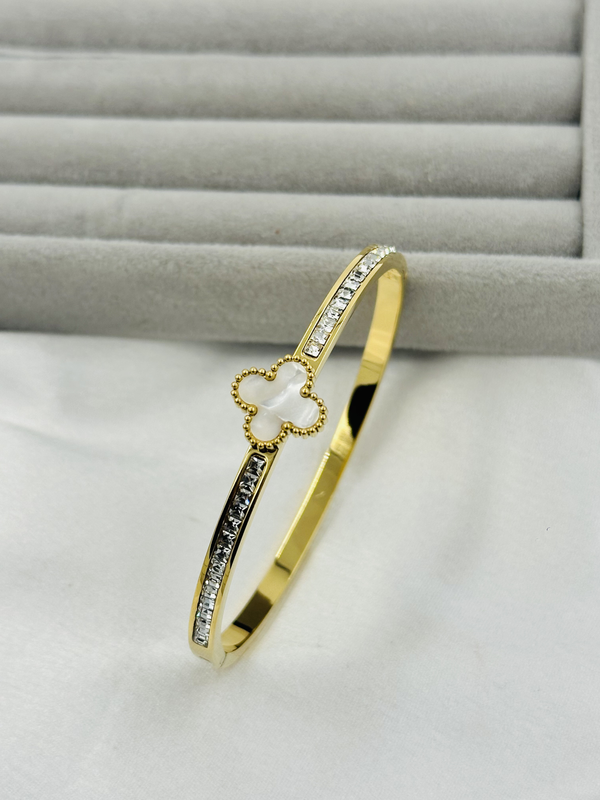 White flowral kada