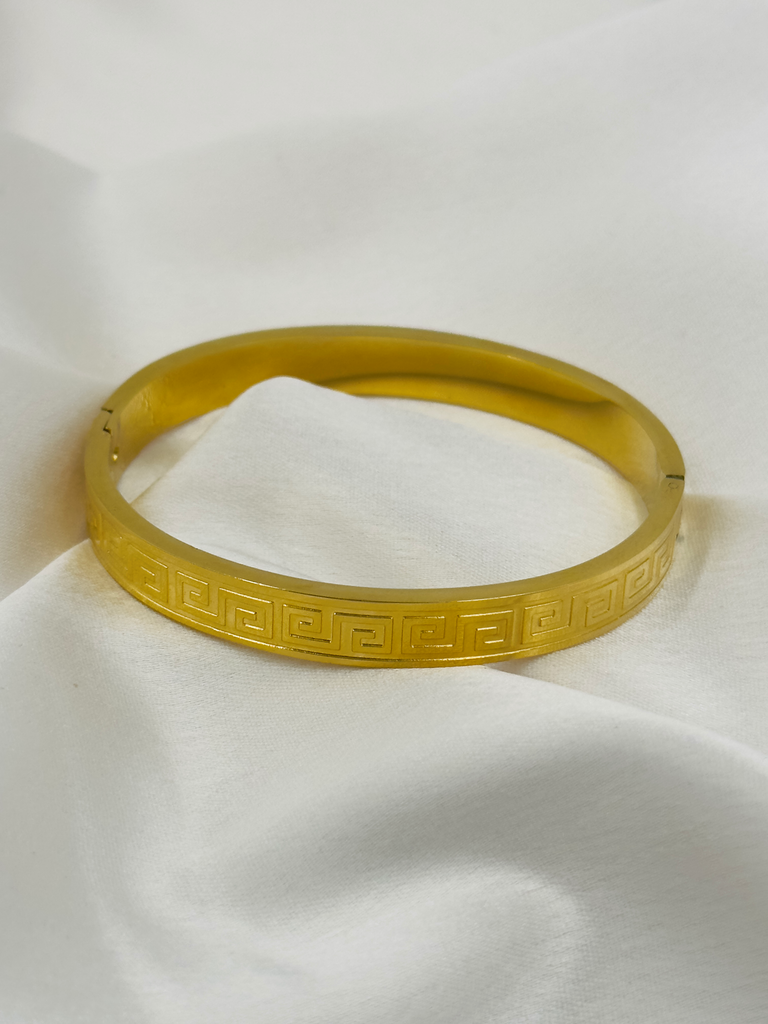 Artistic gold kada