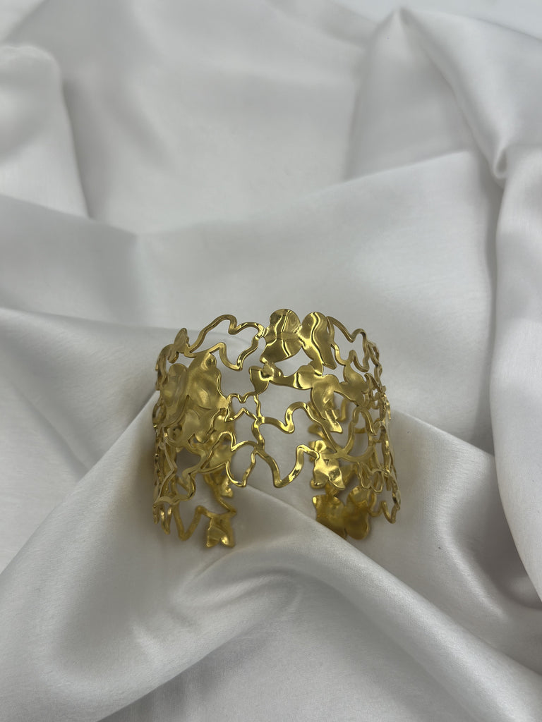 Hammered butterfly handcuff