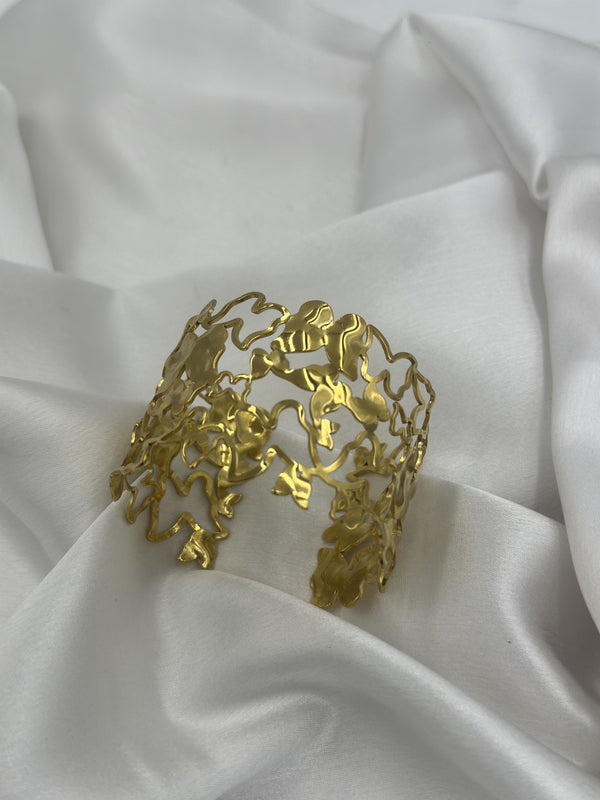 Hammered butterfly handcuff