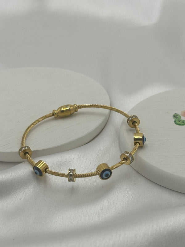 Minimal evil eye magnet kada