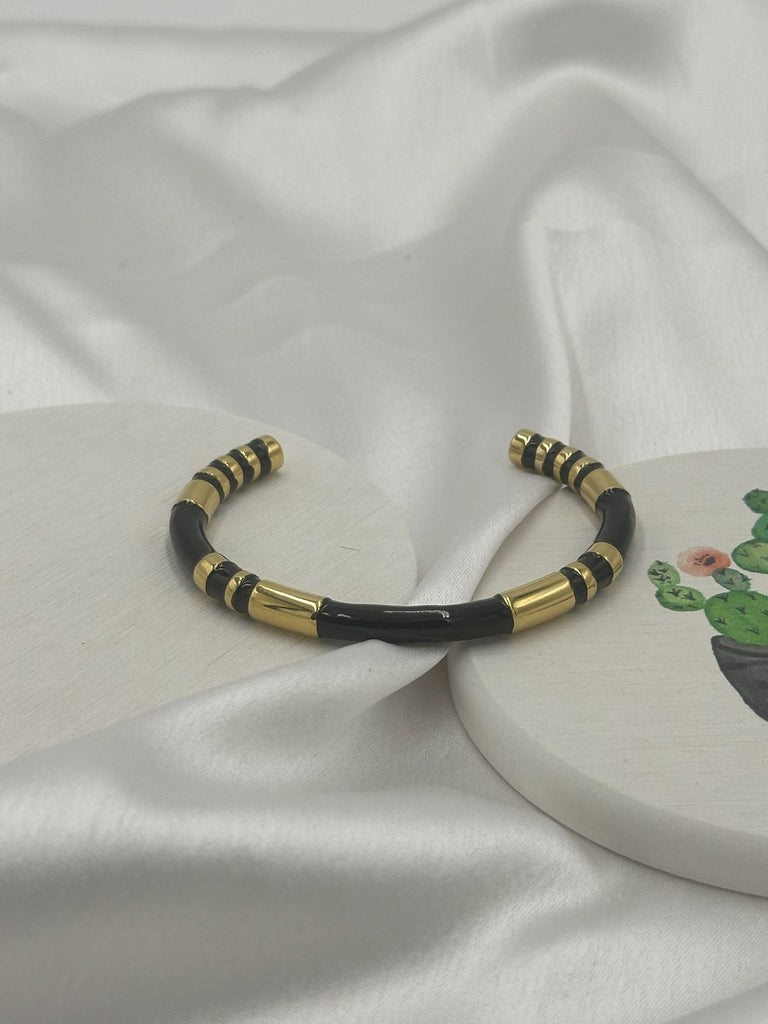Black and gold enamle kada