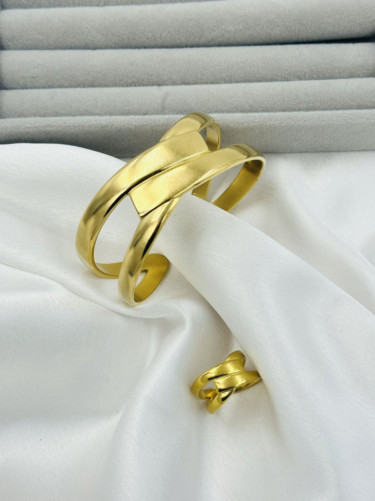 Chunky criss cross handcuff and ring combo