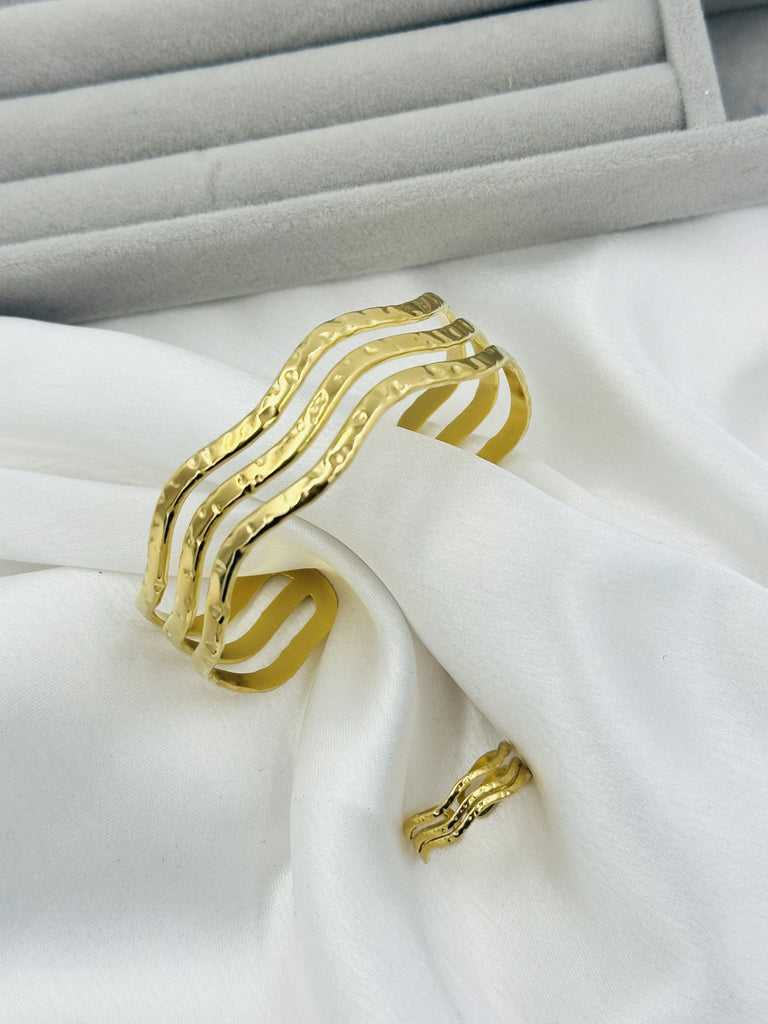 Hammered wavy handcuff and ring combo