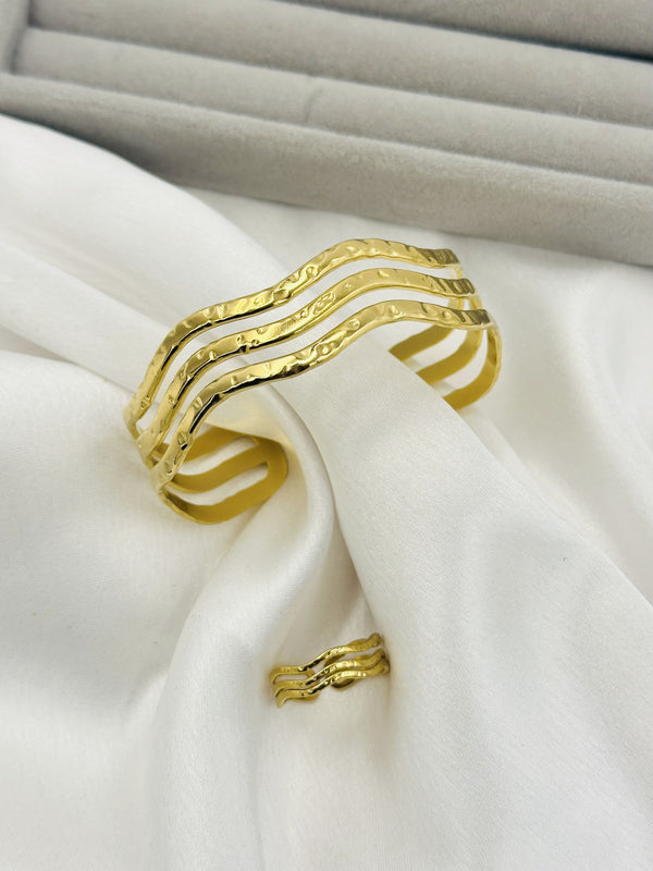 Hammered wavy handcuff and ring combo