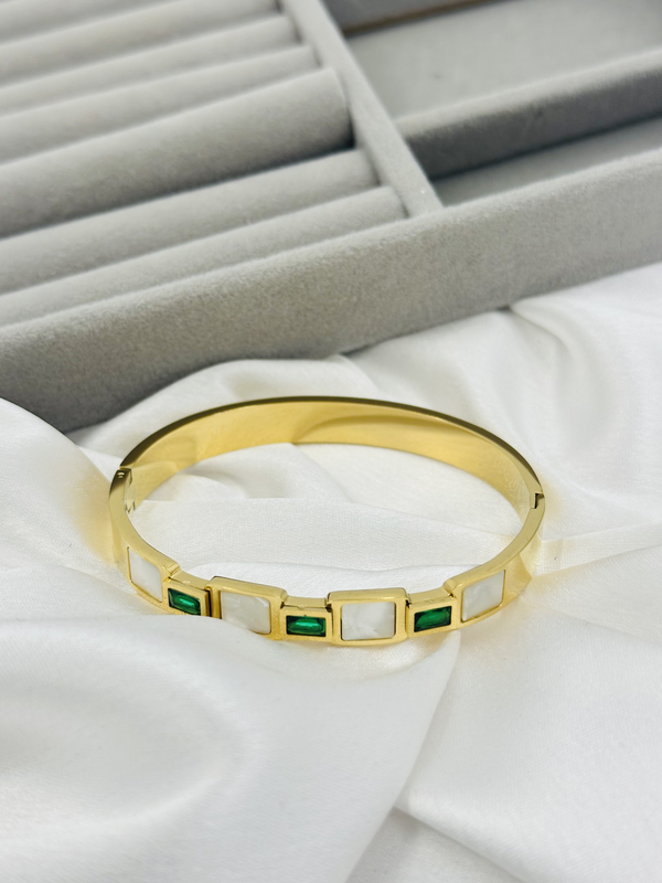 Emerald mop kada