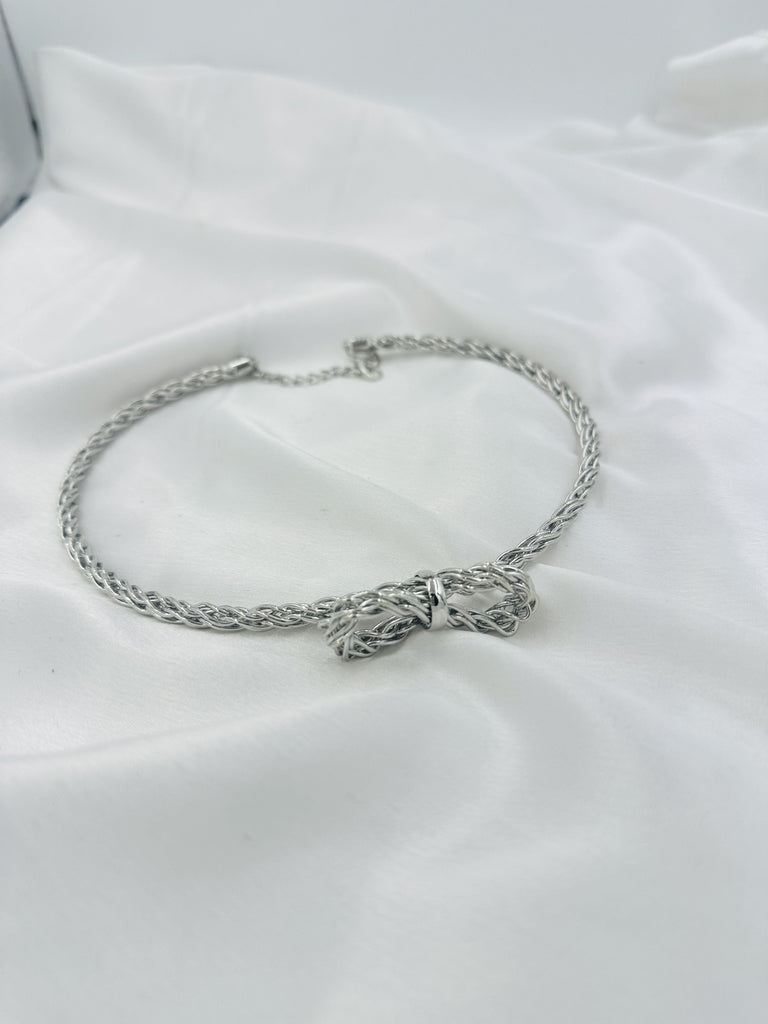 Curb chain rainbow heart neckline