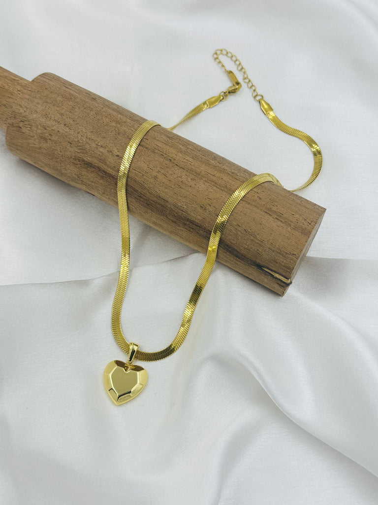 Pearl pendant curb chain