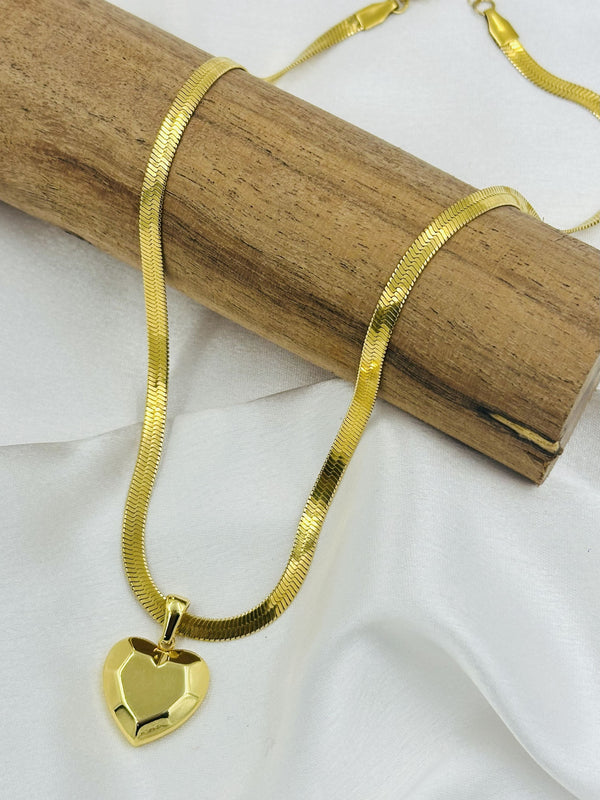 Pearl pendant curb chain