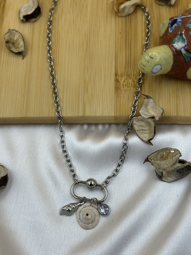 Silver beachy clip neckpiece