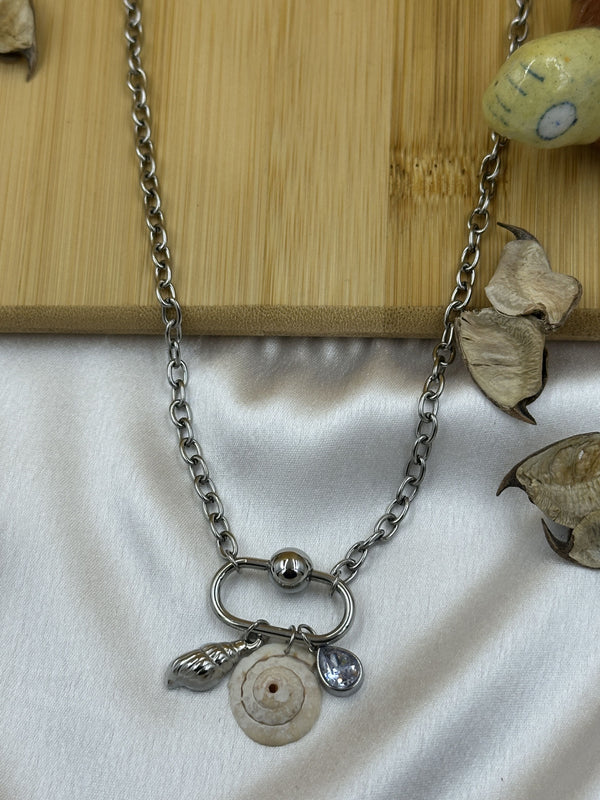 Silver beachy clip neckpiece