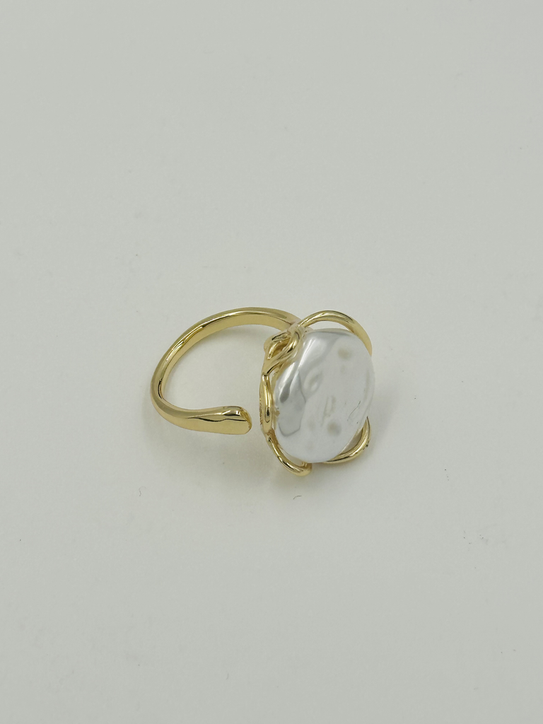 Hammered pearl ring
