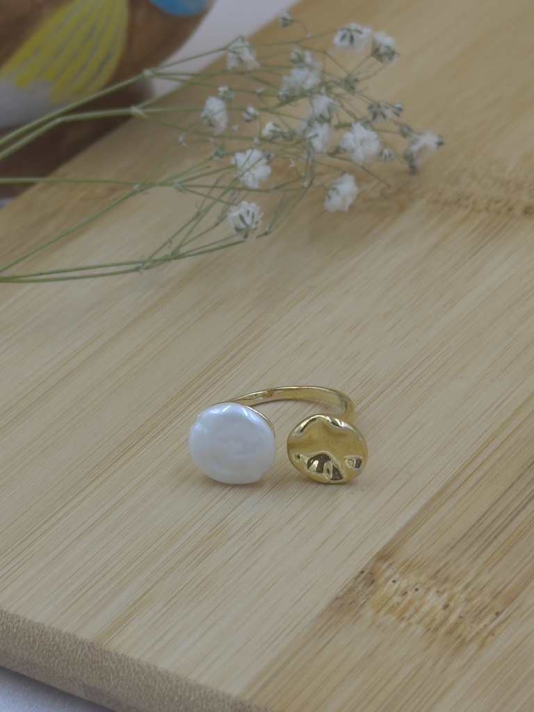 Pick pearl ring