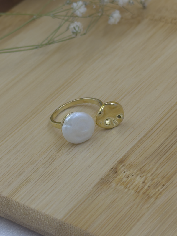Pick pearl ring